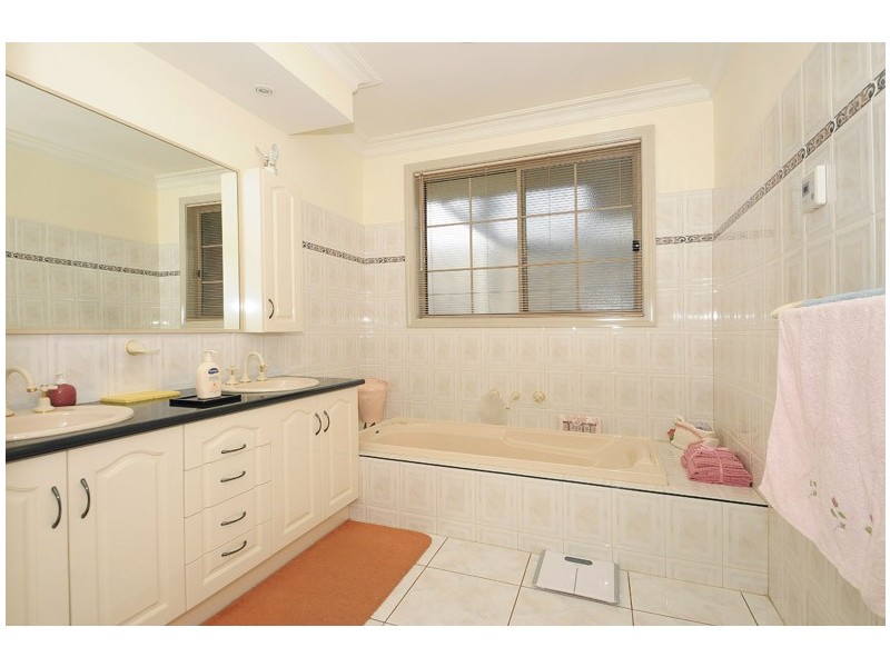 5 Friuli Place, Skye VIC 3977