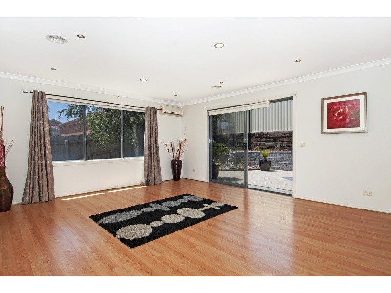 61 Clifton Park Drive, Carrum Downs VIC 3201