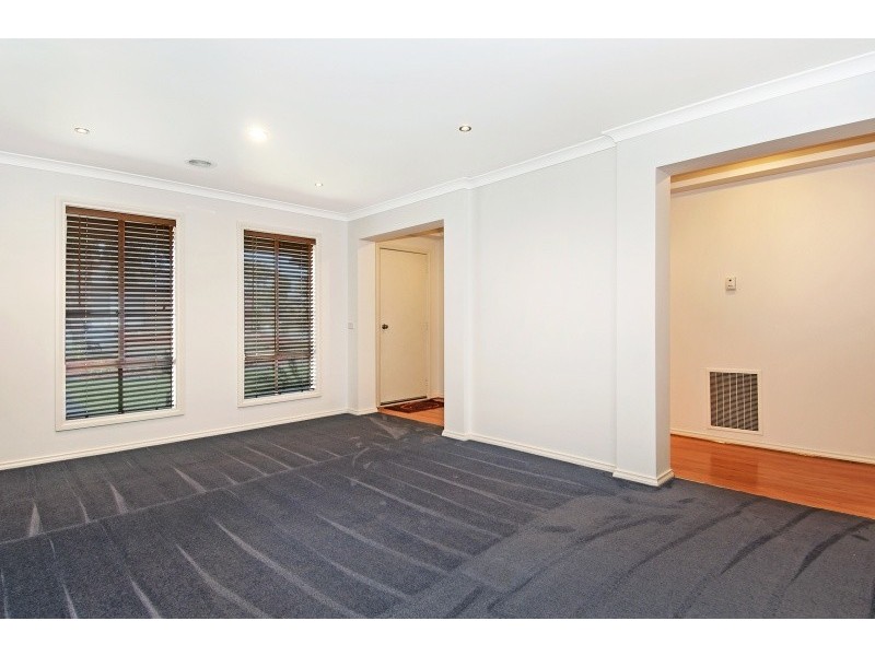 61 Clifton Park Drive, Carrum Downs VIC 3201