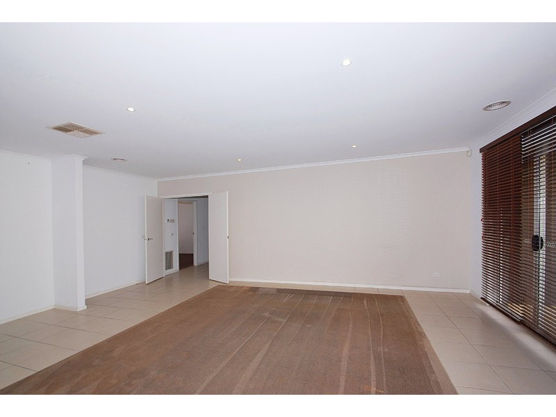 6 Torres Parade, Sandhurst VIC 3977