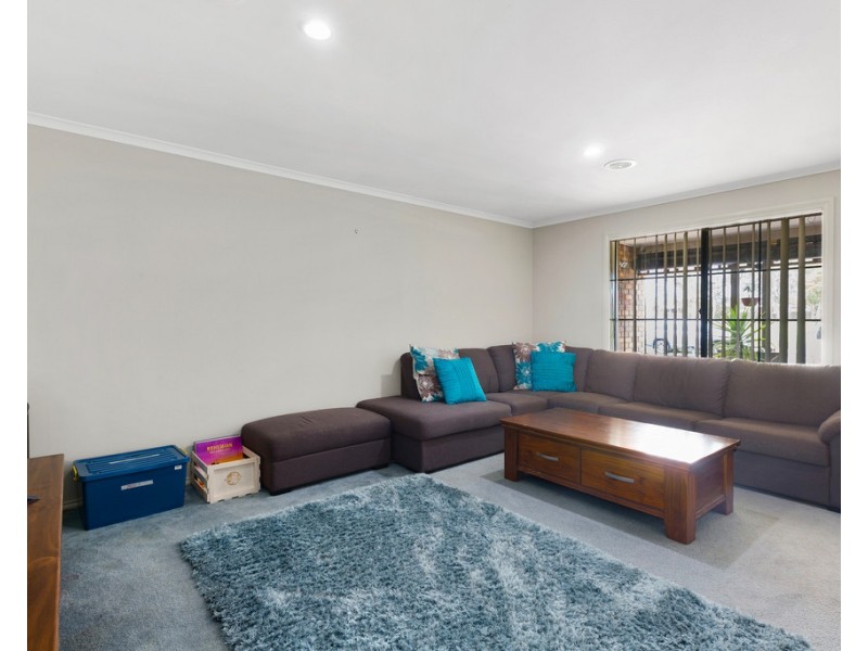 35 Edinburgh Drive, Skye VIC 3977