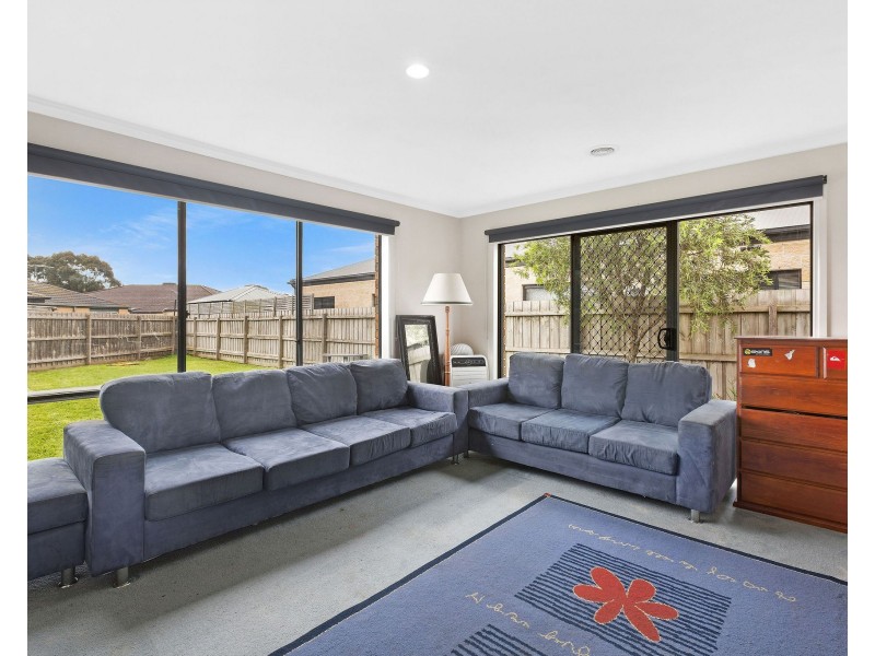 35 Edinburgh Drive, Skye VIC 3977