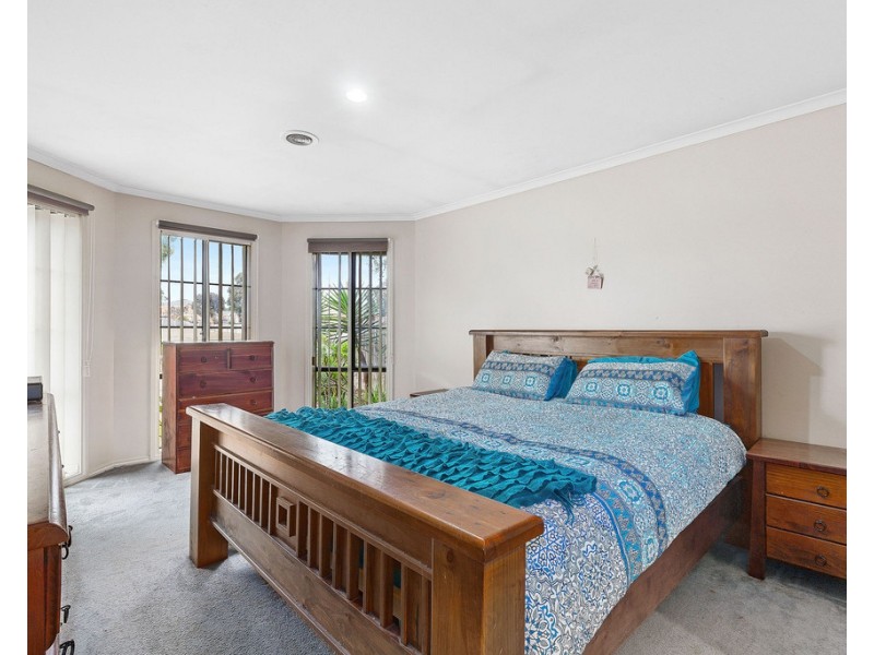 35 Edinburgh Drive, Skye VIC 3977
