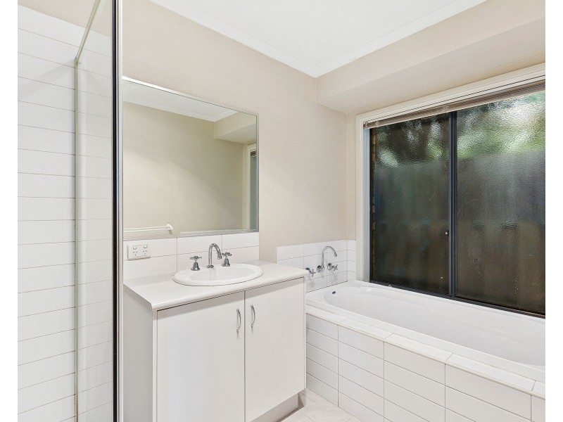 35 Edinburgh Drive, Skye VIC 3977