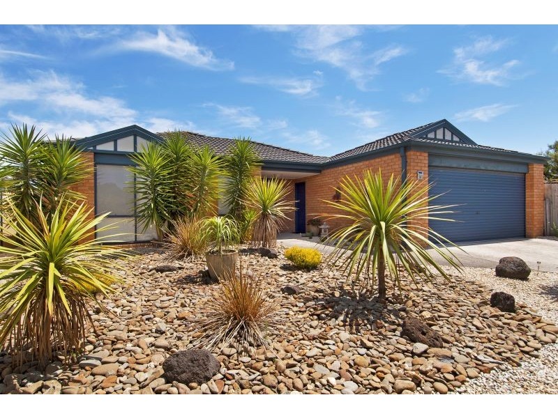 16 Clifton Park Drive, Carrum Downs VIC 3201
