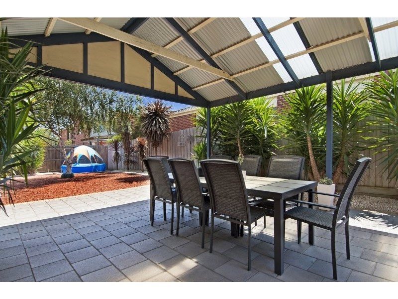 16 Clifton Park Drive, Carrum Downs VIC 3201