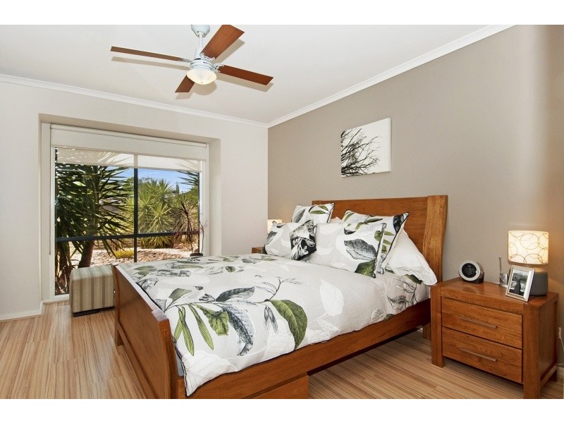 16 Clifton Park Drive, Carrum Downs VIC 3201