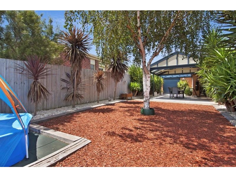 16 Clifton Park Drive, Carrum Downs VIC 3201