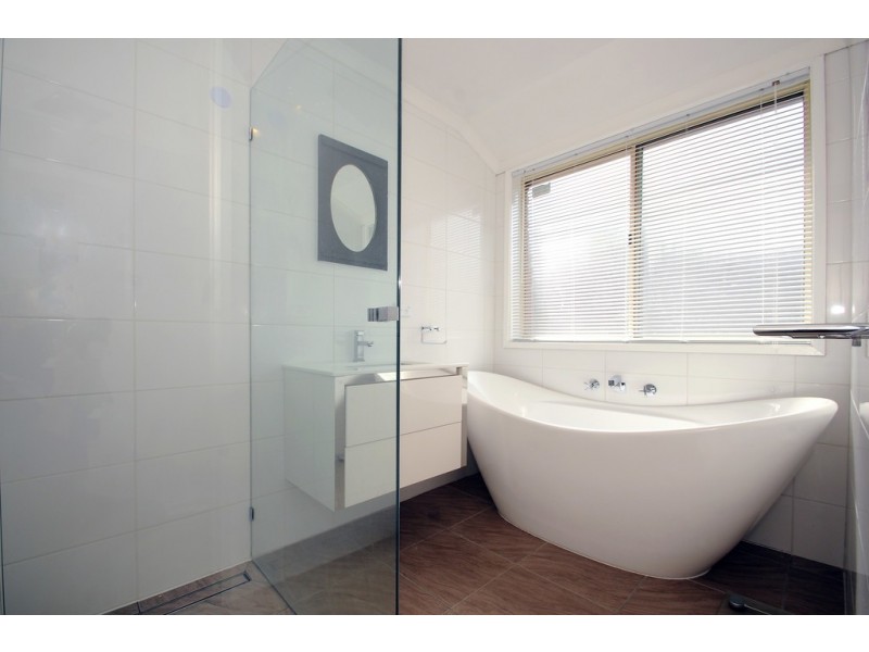 11 Goshawk Court, Carrum Downs VIC 3201