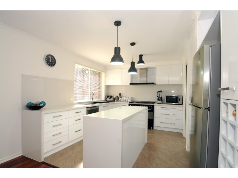 11 Goshawk Court, Carrum Downs VIC 3201