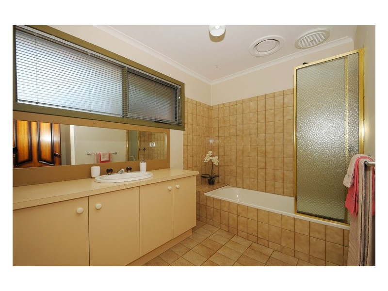 16 Zebrafinch Court, Carrum Downs VIC 3201