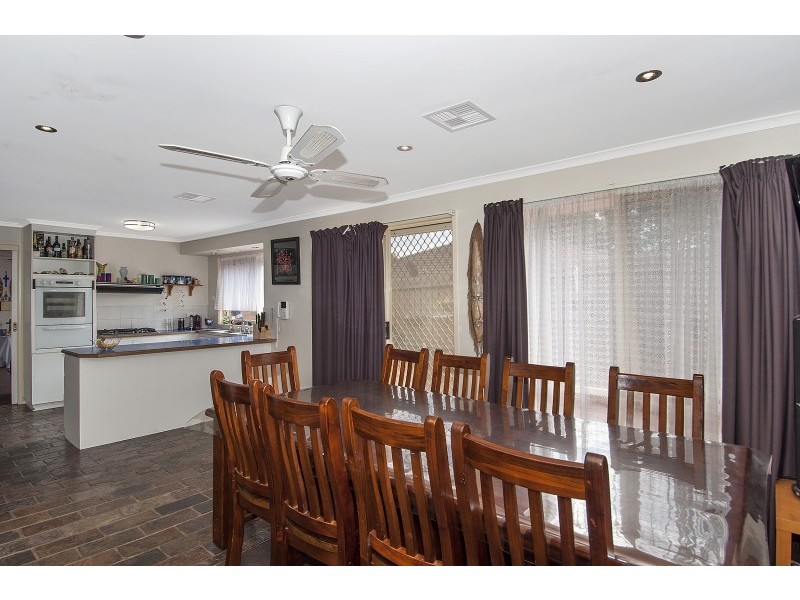 8 Orsett Court, Carrum Downs VIC 3201