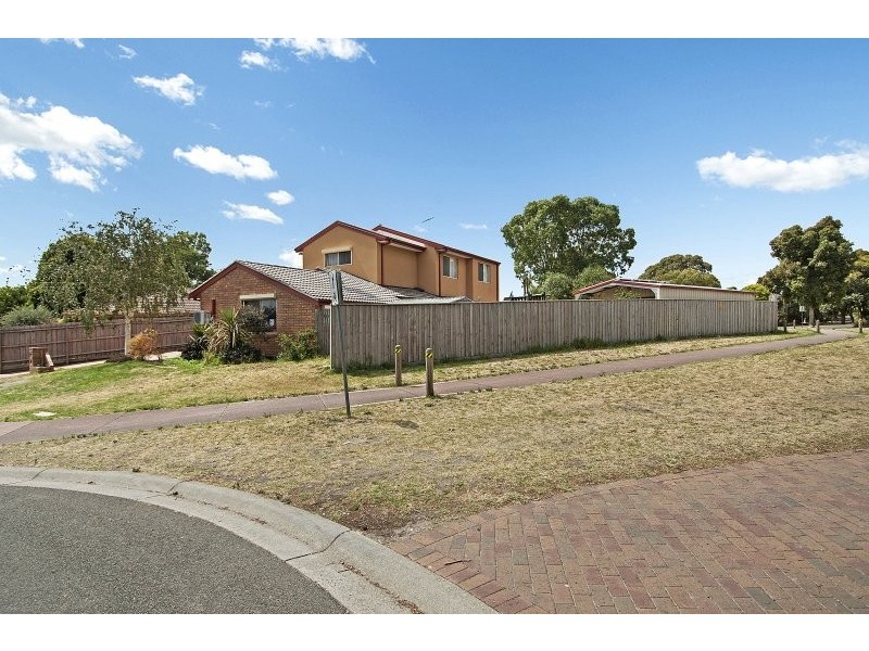 8 Orsett Court, Carrum Downs VIC 3201