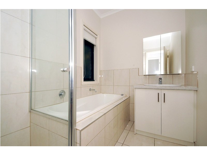 2/38 Rosemary Crescent, Frankston North VIC 3200