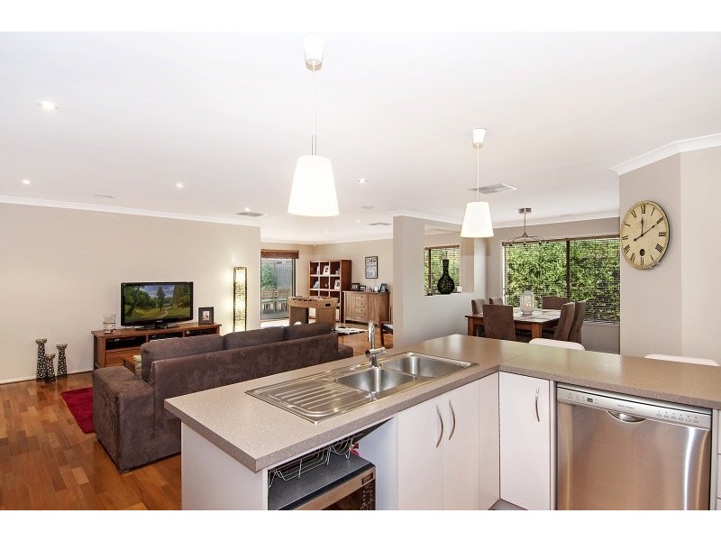 2 Katies Place, Carrum Downs VIC 3201