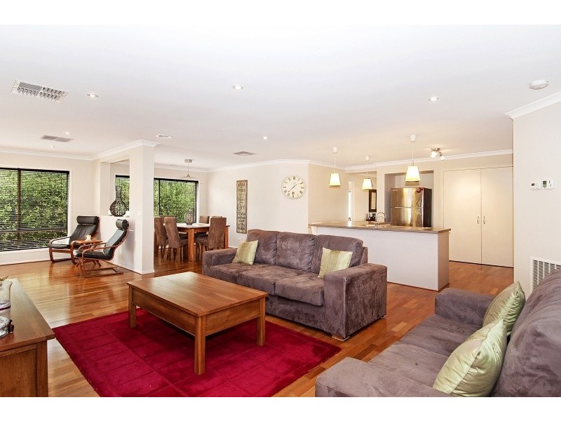 2 Katies Place, Carrum Downs VIC 3201