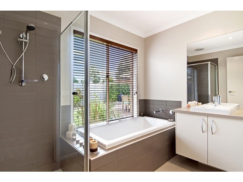 2 Katies Place, Carrum Downs VIC 3201