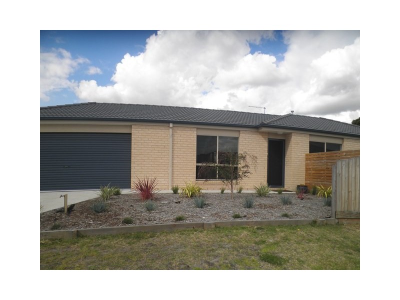 8 Birdrock Court, Carrum Downs VIC 3201