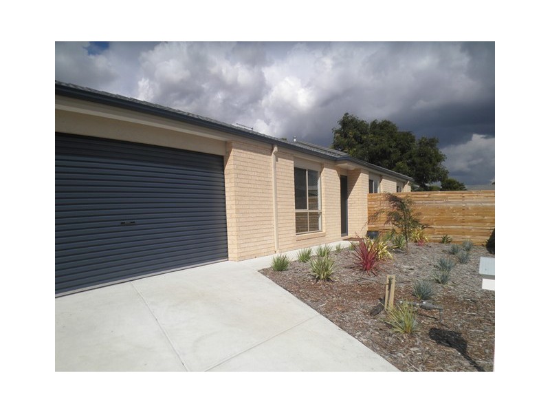 8 Birdrock Court, Carrum Downs VIC 3201