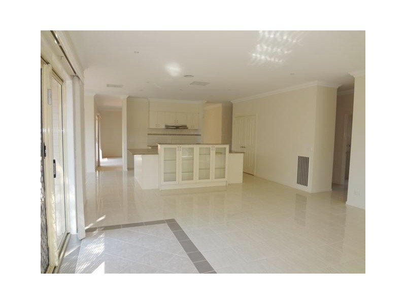 2 Kelly Terrace, Sandhurst VIC 3977