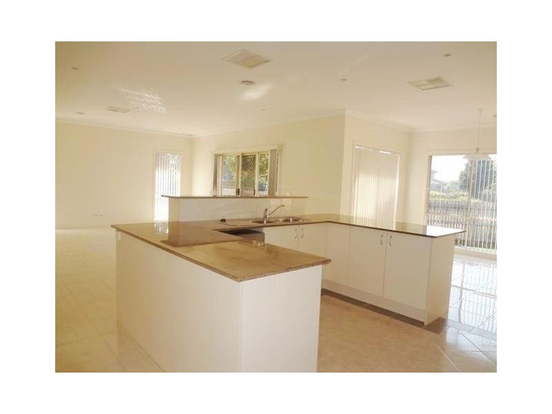 2 Kelly Terrace, Sandhurst VIC 3977