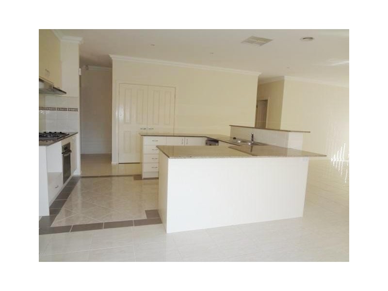 2 Kelly Terrace, Sandhurst VIC 3977