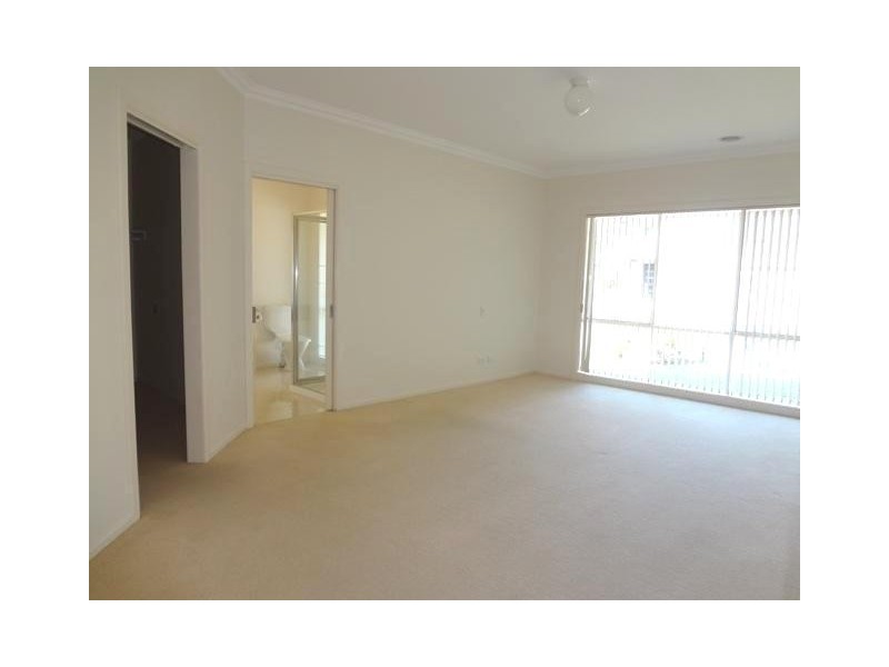 2 Kelly Terrace, Sandhurst VIC 3977