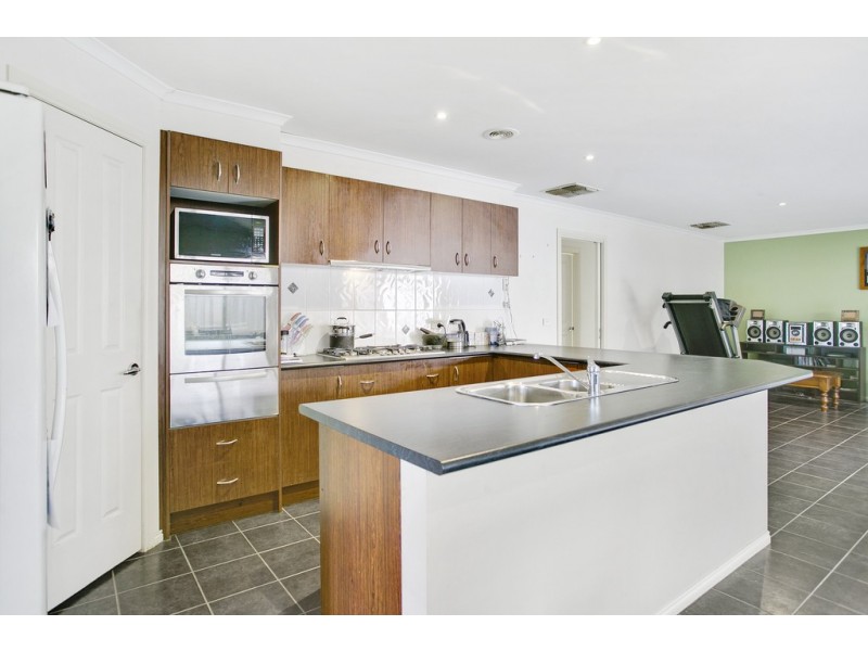 40 Veronica Drive, Skye VIC 3977