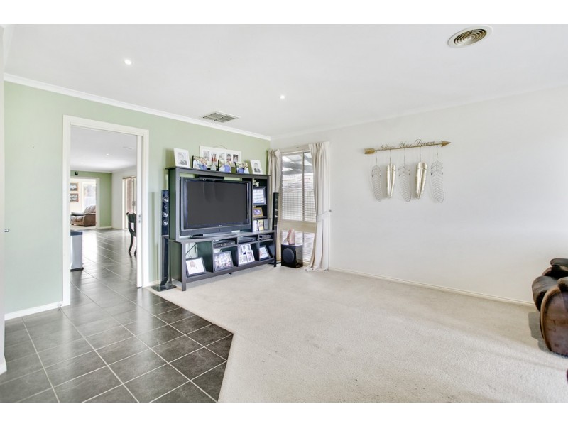 40 Veronica Drive, Skye VIC 3977