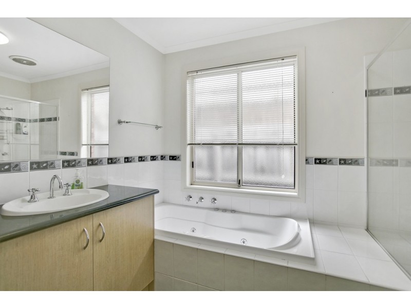 40 Veronica Drive, Skye VIC 3977