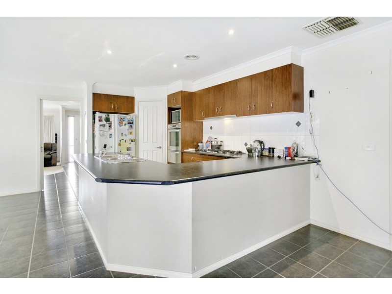 40 Veronica Drive, Skye VIC 3977