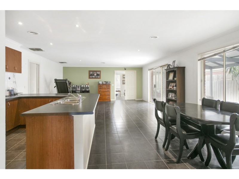 40 Veronica Drive, Skye VIC 3977