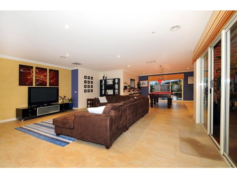 22 Friuli Place, Skye VIC 3977