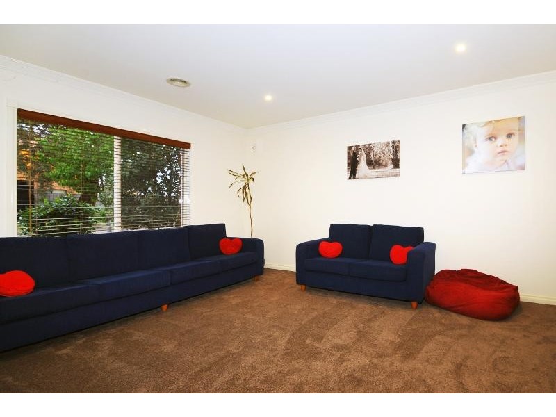 22 Friuli Place, Skye VIC 3977