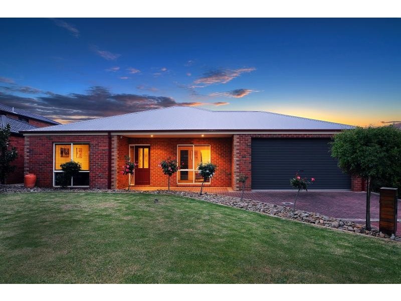 22 Friuli Place, Skye VIC 3977