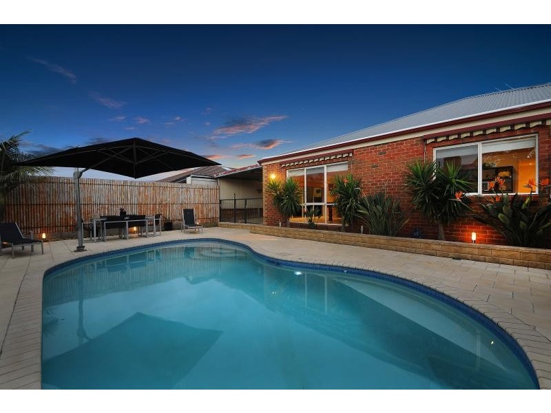 22 Friuli Place, Skye VIC 3977