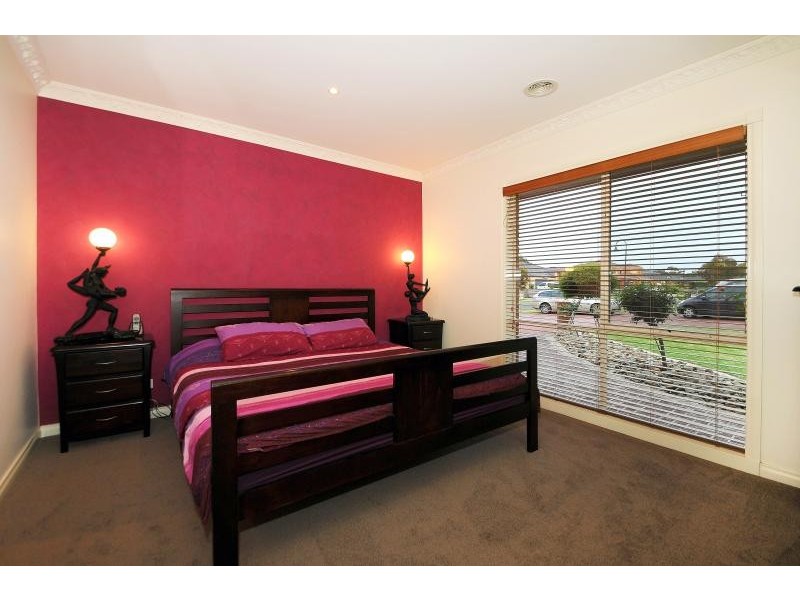 22 Friuli Place, Skye VIC 3977