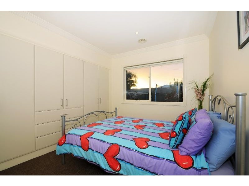 22 Friuli Place, Skye VIC 3977