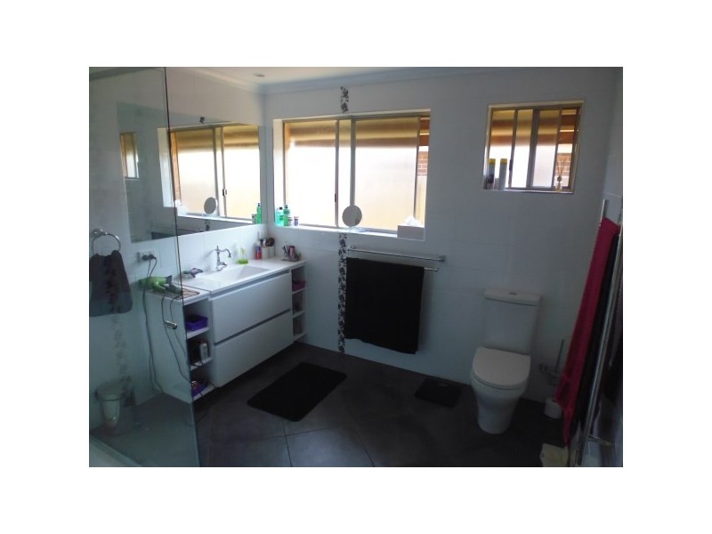 4 Tina Close, Carrum Downs VIC 3201