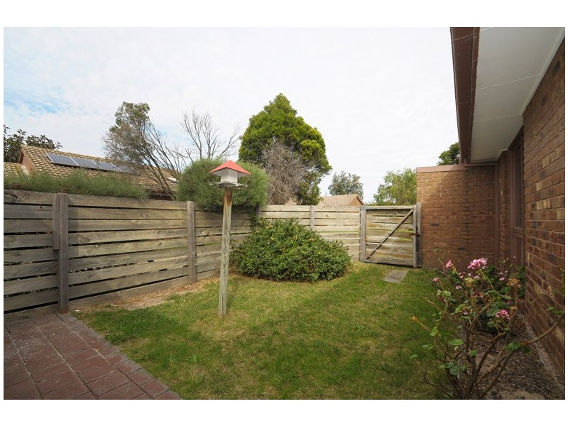 2/10 Levuka Street, Seaford VIC 3198