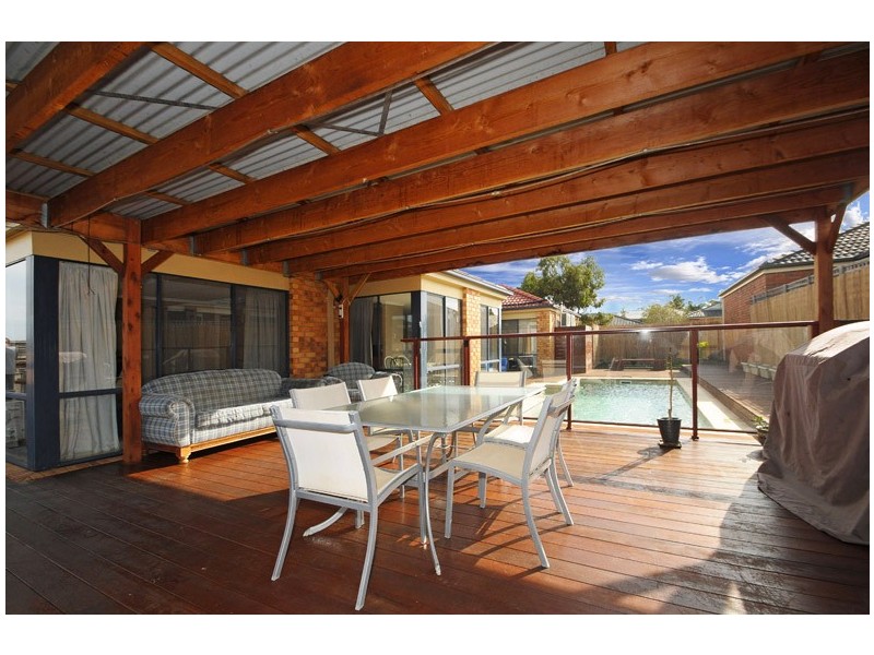 18 Sandalwood Grove, Carrum Downs VIC 3201