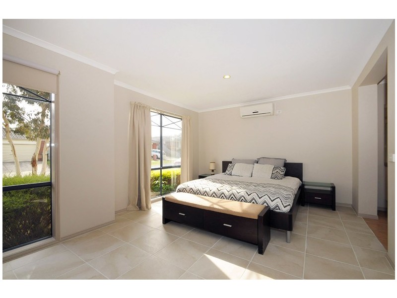 18 Sandalwood Grove, Carrum Downs VIC 3201