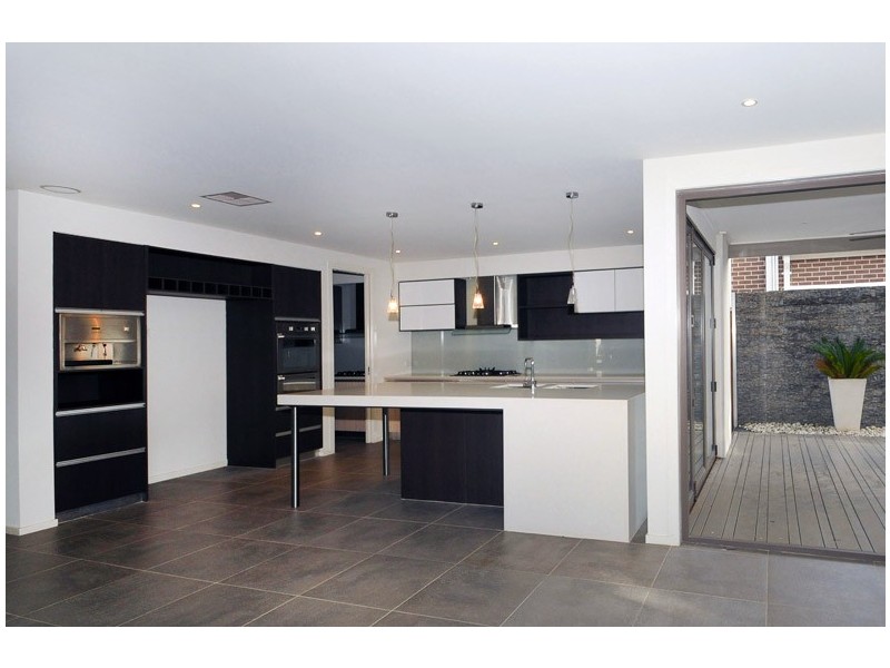 8 Peledora Place, Lyndhurst VIC 3975