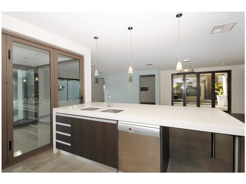 8 Peledora Place, Lyndhurst VIC 3975