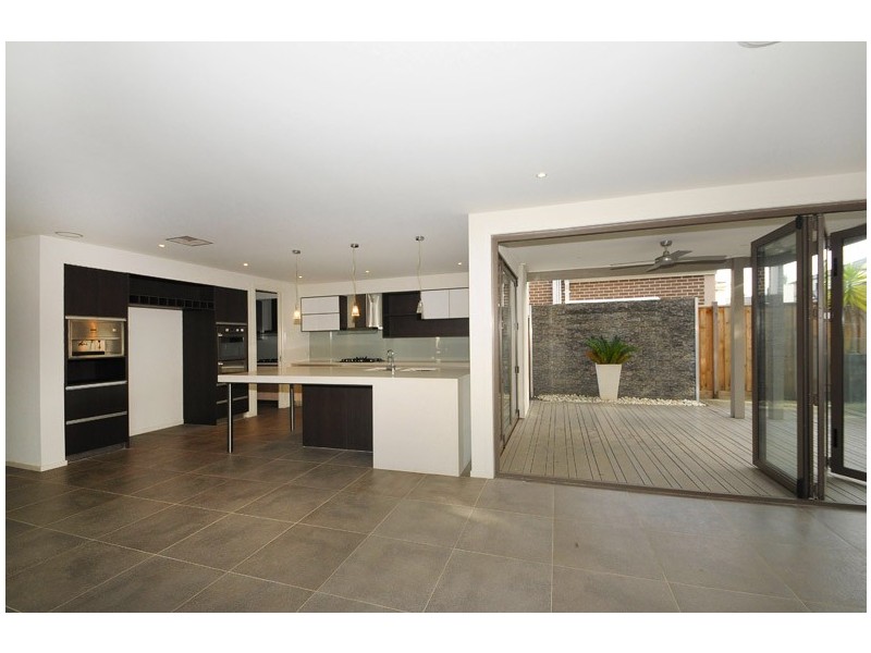 8 Peledora Place, Lyndhurst VIC 3975