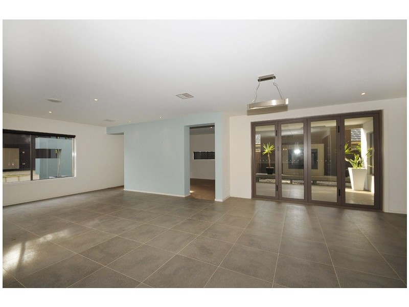 8 Peledora Place, Lyndhurst VIC 3975