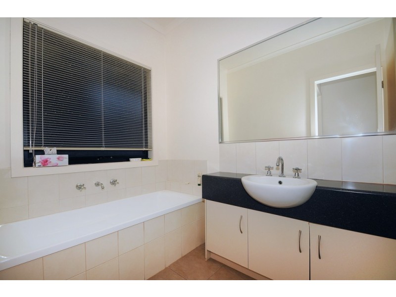 1/244 McCormicks Road, Skye VIC 3977