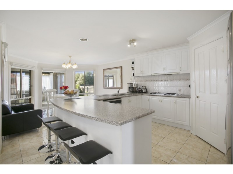 7 Edinburgh Drive, Skye VIC 3977
