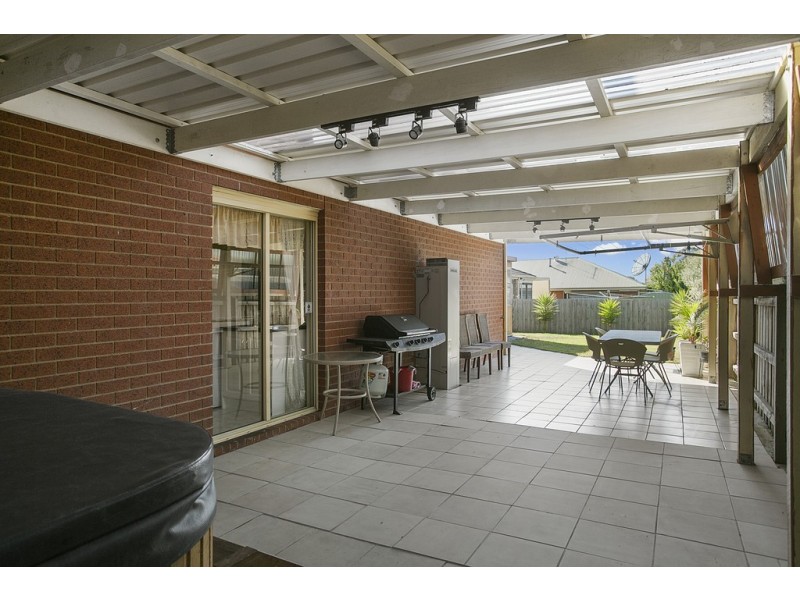 7 Edinburgh Drive, Skye VIC 3977