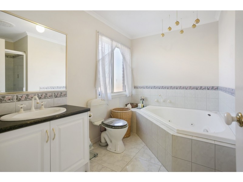 7 Edinburgh Drive, Skye VIC 3977